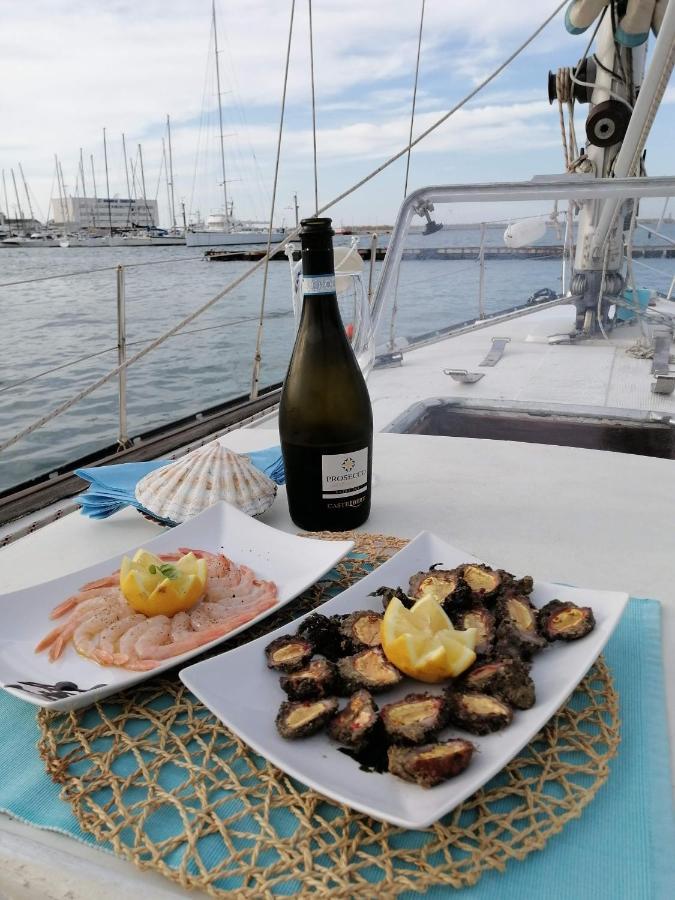 La Tua Stanza A Vela Sul Mare Hotell Bari Eksteriør bilde